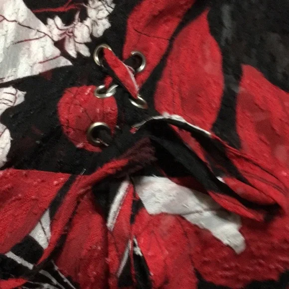 Guess Beautiful sheer long sleeve blouse. Size XS - Picture 5 of 9